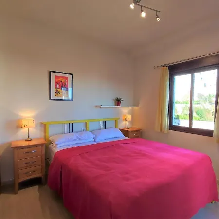 Lovely 2 Bedroom With Sea View, Apartment
