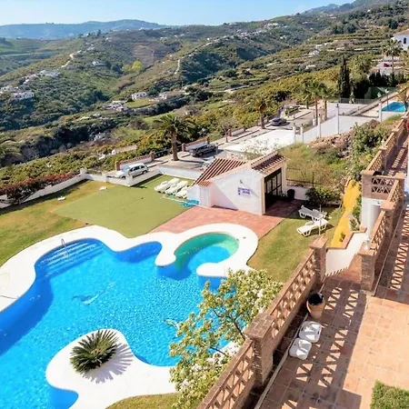 Lovely 2 Bedroom With Sea View, Apartment